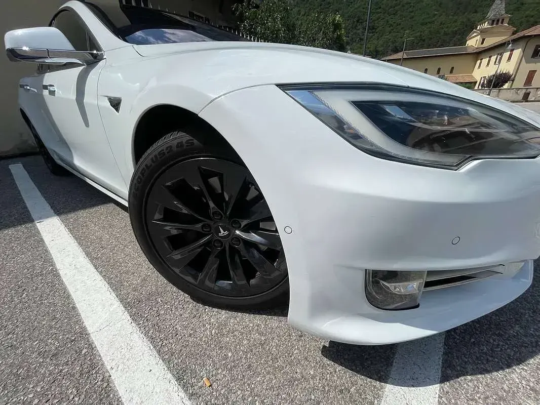 Usata Tesla Model S 136 kW (185 CV) 2018 Bianco Utilitaria