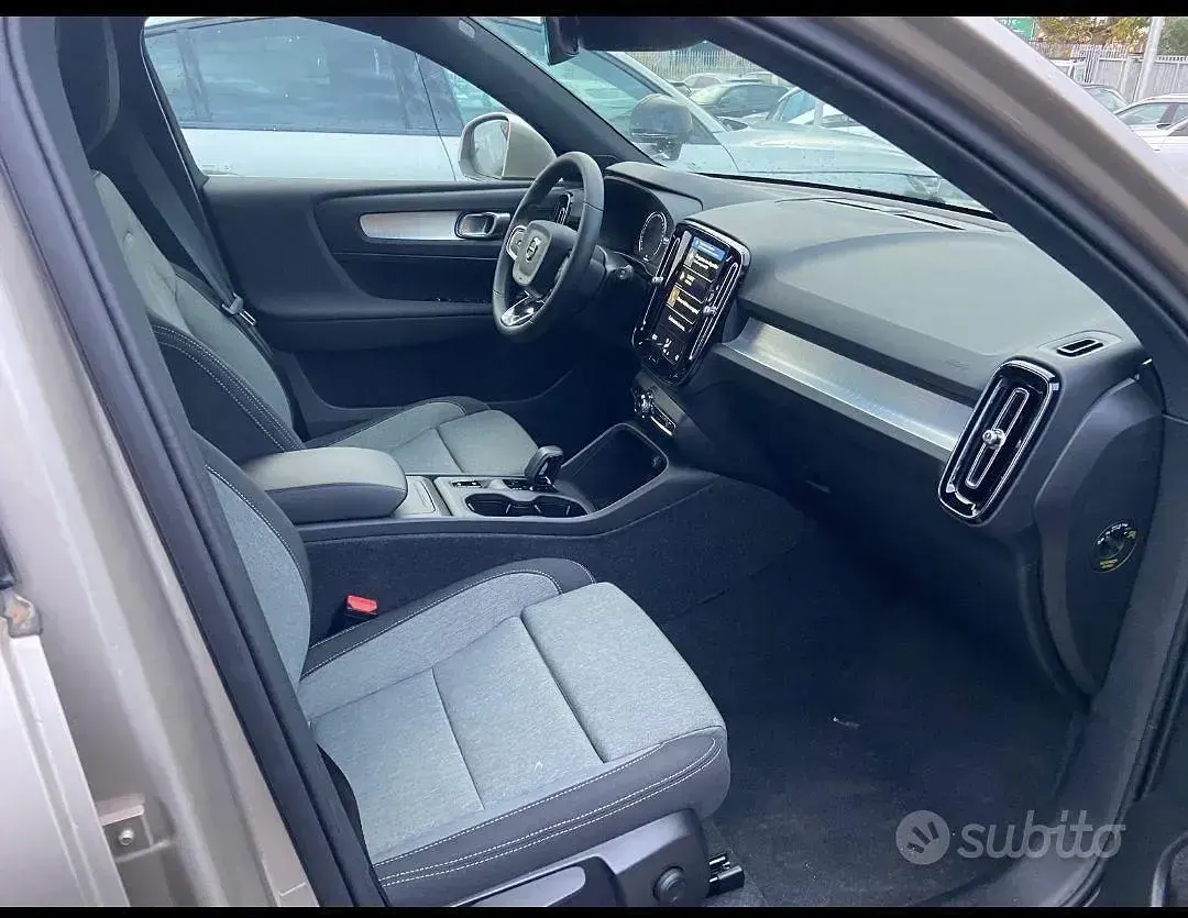 Usata Volvo XC40 129 CV (94 kW) 2024 Nero SUV
