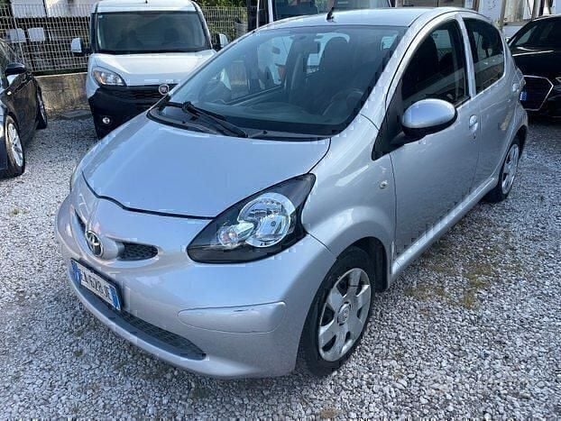 Argento Usata 2008 Toyota Aygo Due volumi | 3800 € (Buon prezzo) - Immagine 1/4