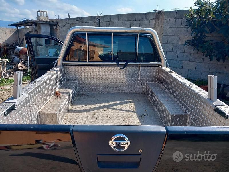 Usata Nissan Navara 190 CV (139 kW) 2007 Nero Pick-up
