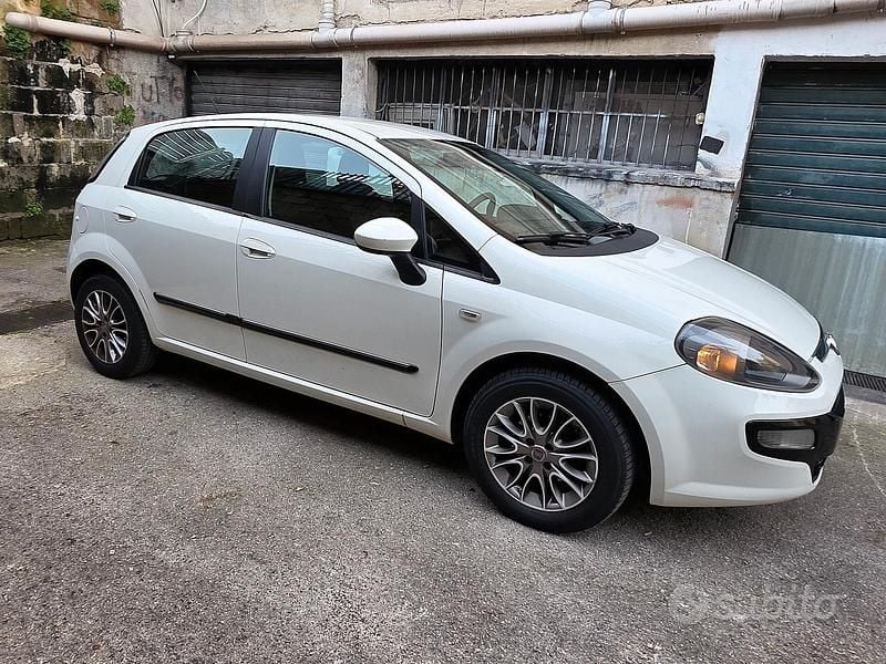 Usata Fiat Punto Evo 75 CV (55 kW) 2011 Bianco Utilitaria