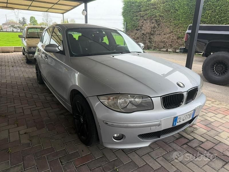 Usata BMW 118 122 CV (89 kW) 2004 Grigio Utilitaria