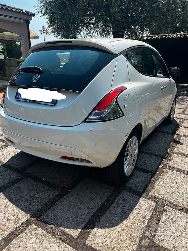 Usata Lancia Ypsilon 2016 Bianco Utilitaria