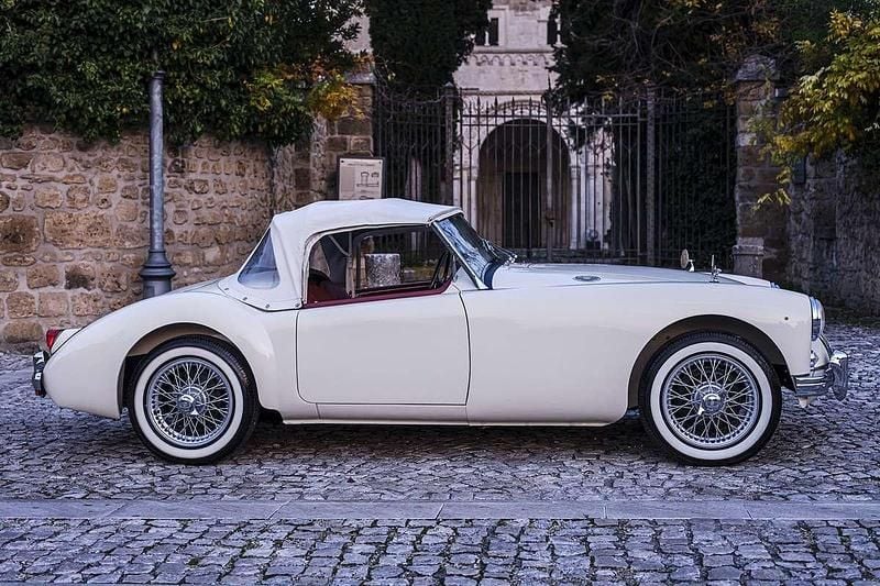 Usata MG MGA 68 CV (50 kW) 1956 Bianco Cabrio