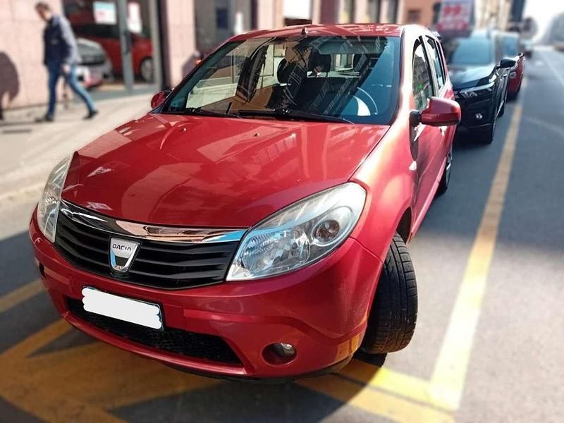 Usata Dacia Sandero Lauréate 75 CV (55 kW) 2010 Rosso Berlina