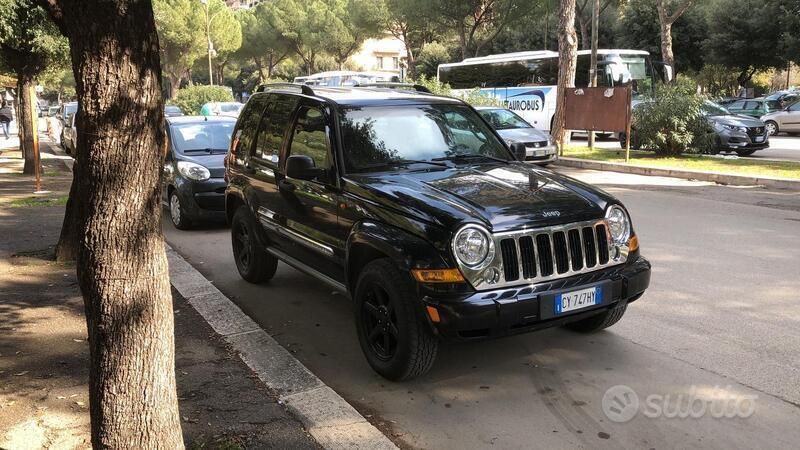 Usata Jeep Cherokee 2006 Nero SUV