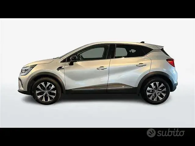 Usata Renault Captur Techno 101 CV (74 kW) 2023 Grigio SUV