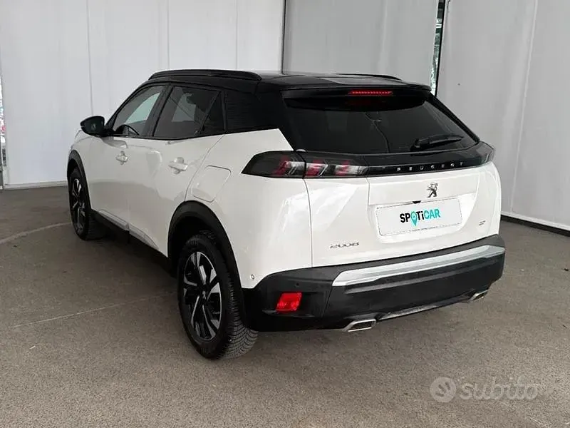 Usata Peugeot 2008 GT 131 CV (96 kW) 2022 Bianco SUV