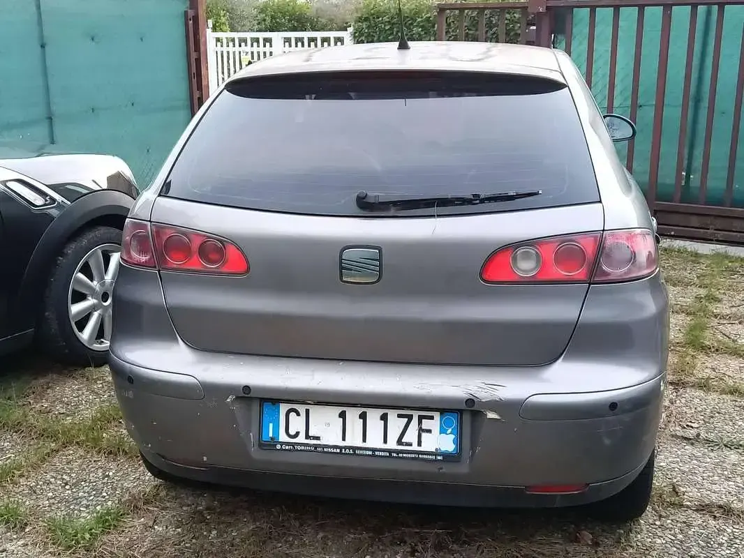 Usata Seat Ibiza 101 CV (74 kW) 2004 Grigio Utilitaria