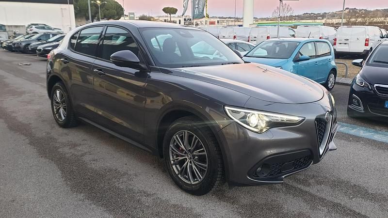 Käytetty Alfa Romeo Stelvio Business 160 HP (117 kW) 2021 Harmaa Katumaasturi