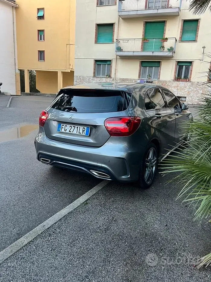 Usata Mercedes A180 109 CV (80 kW) 2017 Grigio Utilitaria