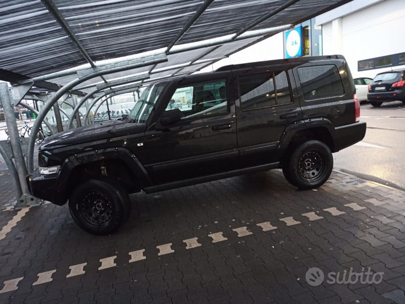 Usado Jeep Commander 218 CV (160 kW) 2005 Negro SUV