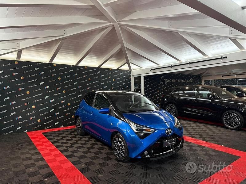 Usata Toyota Aygo Cool 72 CV (52 kW) 2018 Blu Utilitaria