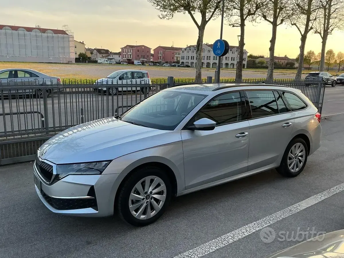 Gebraucht Skoda Octavia Selection 150 PS (110 kW) 2024 Grau Kombi