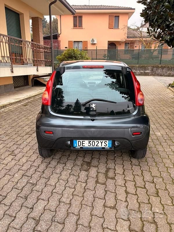 Usata Peugeot 107 68 CV (50 kW) 2007 Grigio Utilitaria