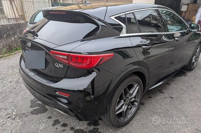 Usata Infiniti Q30 170 CV (125 kW) 2019 Nero Berlina