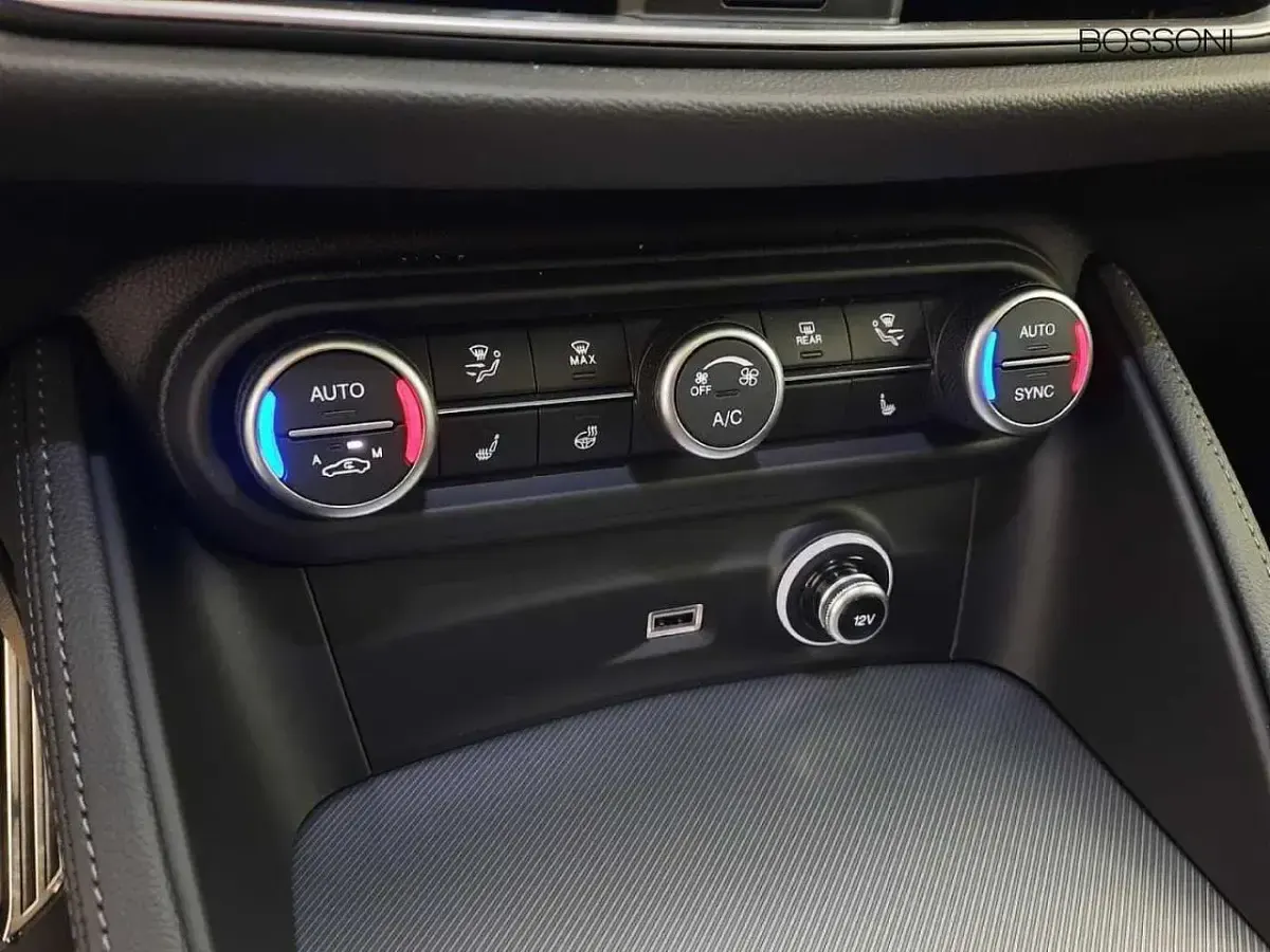 Nuova Alfa Romeo Stelvio Veloce 210 CV (154 kW) 2026 Nero SUV