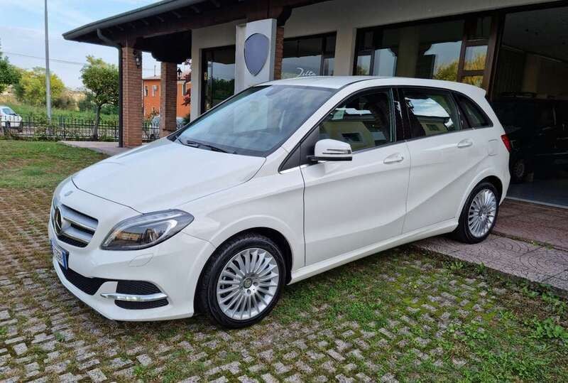 Bianco Usata 2015 Mercedes B200 Premium Monovolume | 15.950 € (Molto cara) - Immagine 1/4