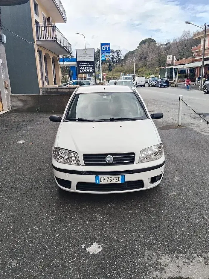 Usata Fiat Punto Dynamic 69 CV (50 kW) 2005 Utilitaria
