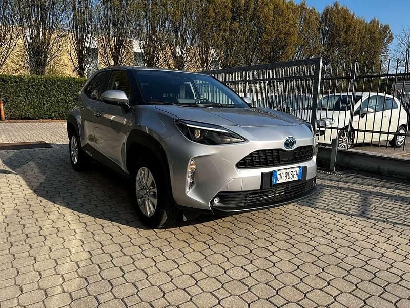 Usata Toyota Yaris Cross Business Edition 92 CV (67 kW) 2024 Argento SUV