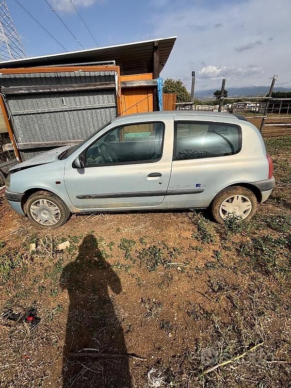 Usata Renault Clio 58 CV (42 kW) 2003 Grigio Utilitaria