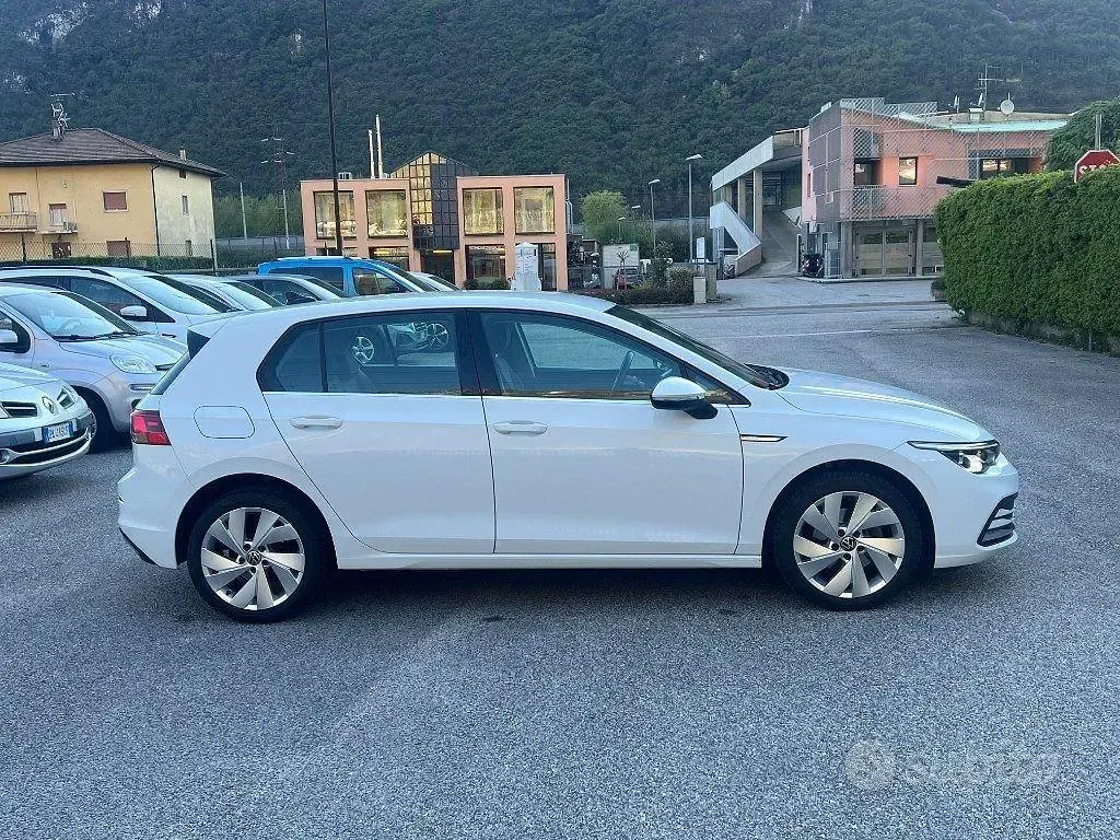 Usata VW Golf VIII Style 131 CV (96 kW) 2023 Bianco Berlina