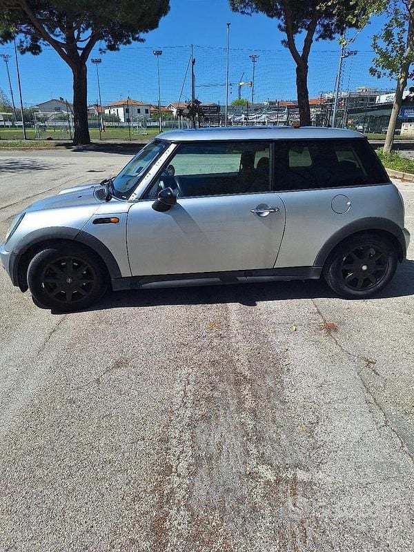 Begagnad Mini One D 75 HK (55 kW) 2004 Grå Halvkombi