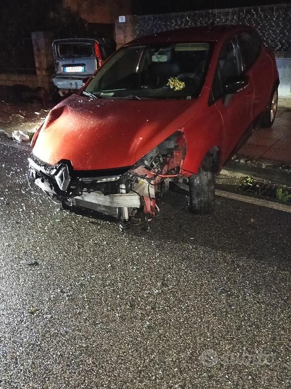 Usata Renault Clio IV 75 CV (55 kW) 2012 Rosso Berlina