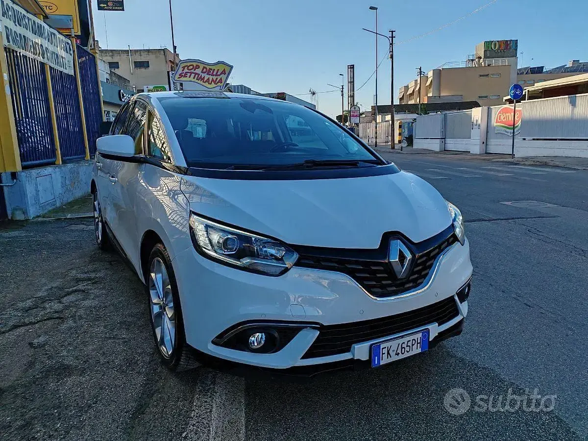 Usata Renault Scénic Zen 109 CV (80 kW) 2017 Bianco Monovolume