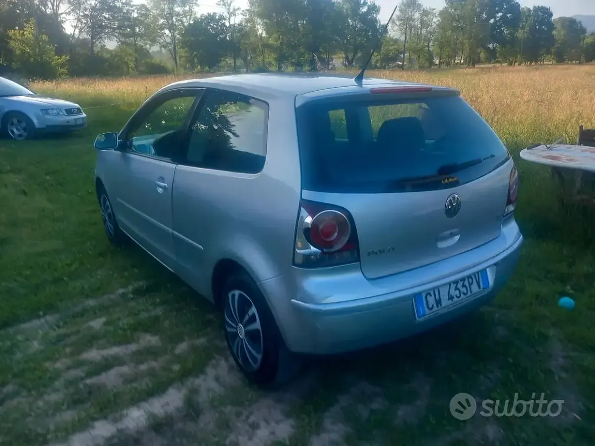 Usata VW Polo 64 CV (47 kW) 2005 Grigio Utilitaria