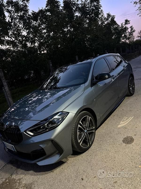 Grigio Usata 2024 BMW 118 Due volumi | 30.000 € (Super prezzo) - Immagine 1/4