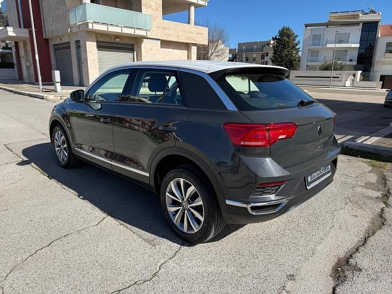 Usata VW T-Roc Style 110 CV (80 kW) 2021 Gray SUV