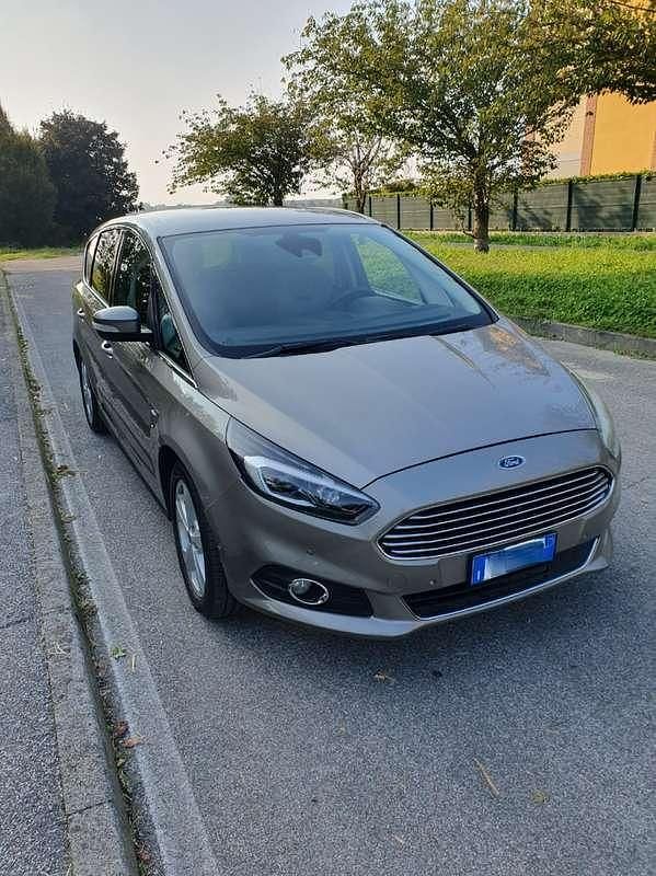 Usata Ford S-MAX Titanium S 150 CV (110 kW) 2016 Grigio Monovolume