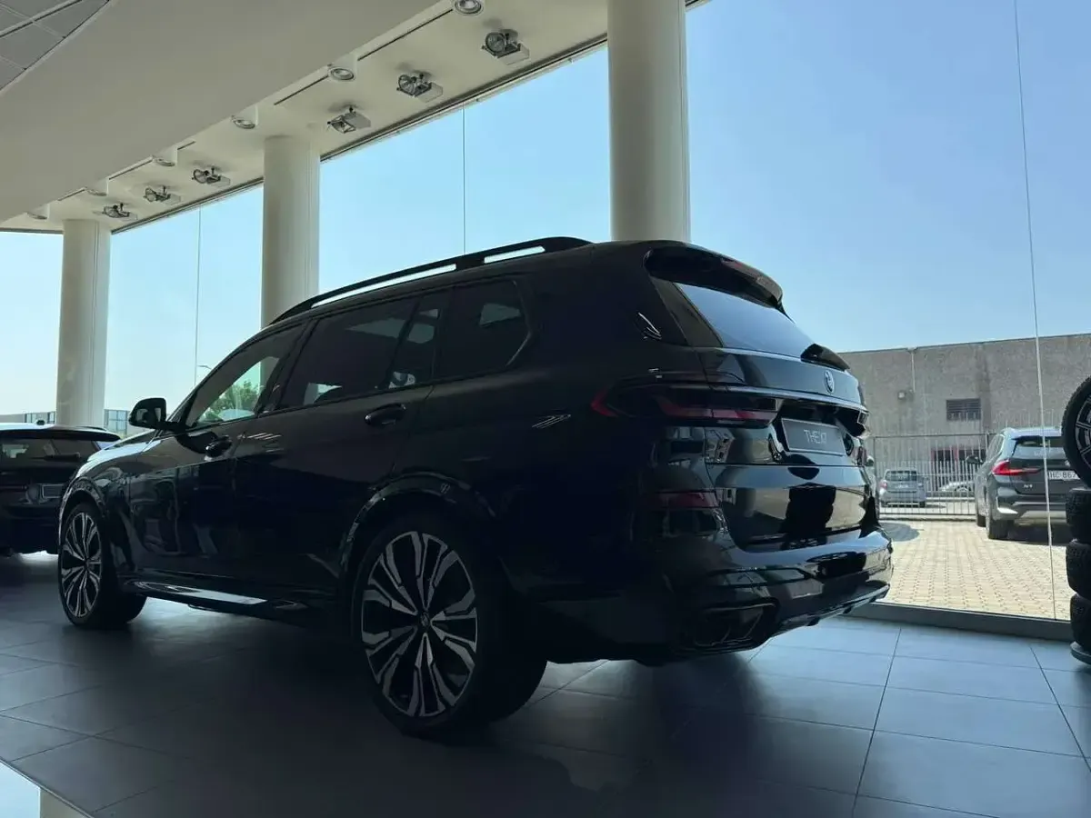 Nuova BMW X7 381 CV (280 kW) 2026 Black sapphire met. SUV