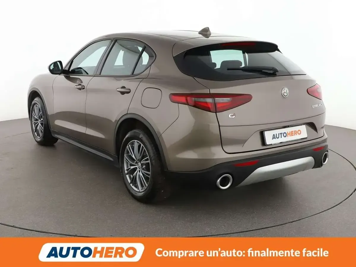 Usata Alfa Romeo Stelvio Executive 209 CV (153 kW) 2018 Grigio SUV