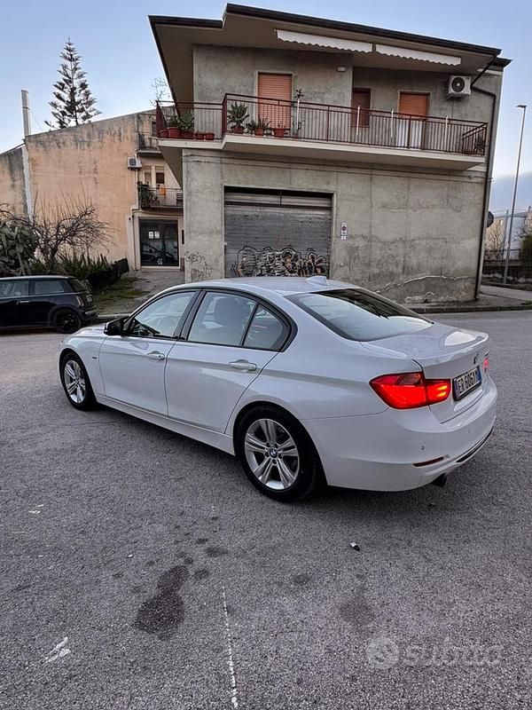 Usata BMW 318 Efficient Dynamics 143 CV (105 kW) 2013 Bianco Berlina