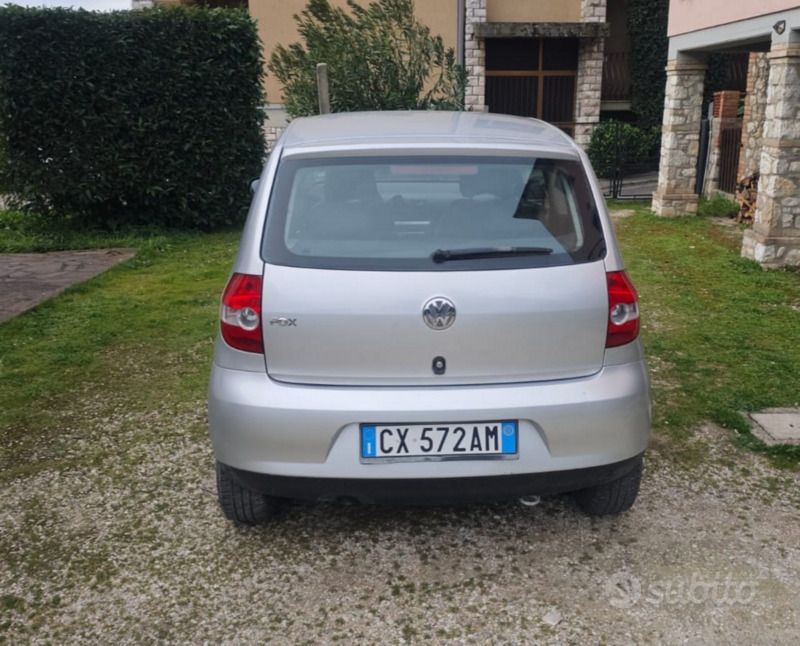 Usata VW Fox 54 CV (39 kW) 2005 Grigio Utilitaria