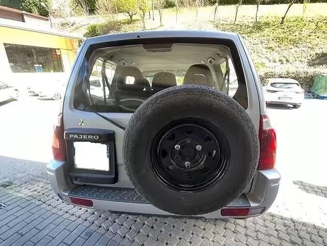 Usata Mitsubishi Pajero 115 CV (84 kW) 2004 Grigio SUV