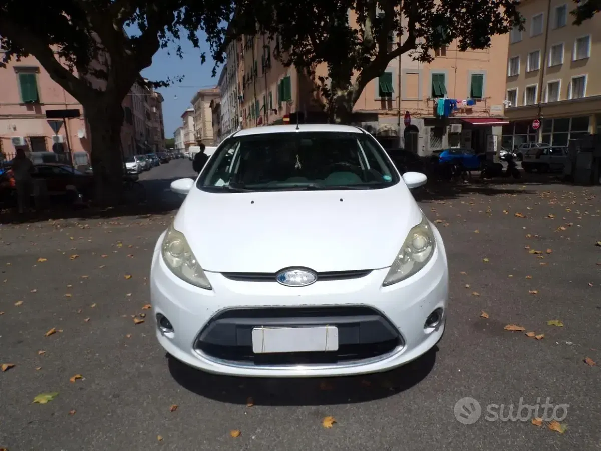 Usata Ford Fiesta Titanium 82 CV (60 kW) 2009 Bianco Berlina