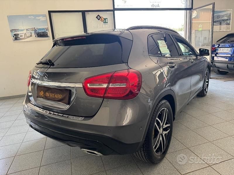 Usata Mercedes GLA200 137 CV (100 kW) 2014 Grigio SUV