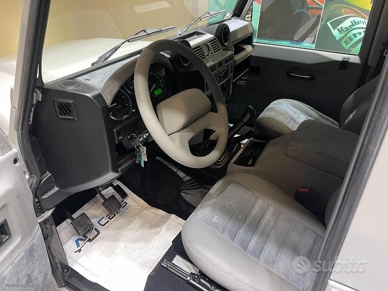 Usata Land Rover Defender 122 CV (89 kW) 2014 Grigio Station wagon