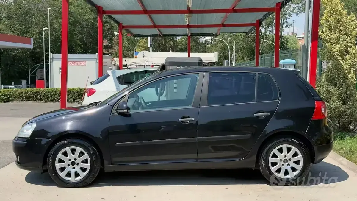 Usata VW Golf IV Comfortline 102 CV (75 kW) 2005 Nero Utilitaria