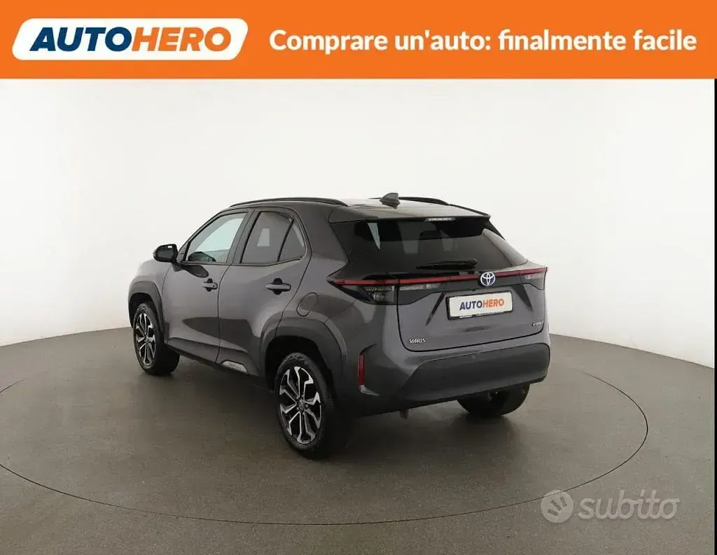 Usata Toyota Yaris Cross 92 CV (67 kW) 2023 Grigio SUV