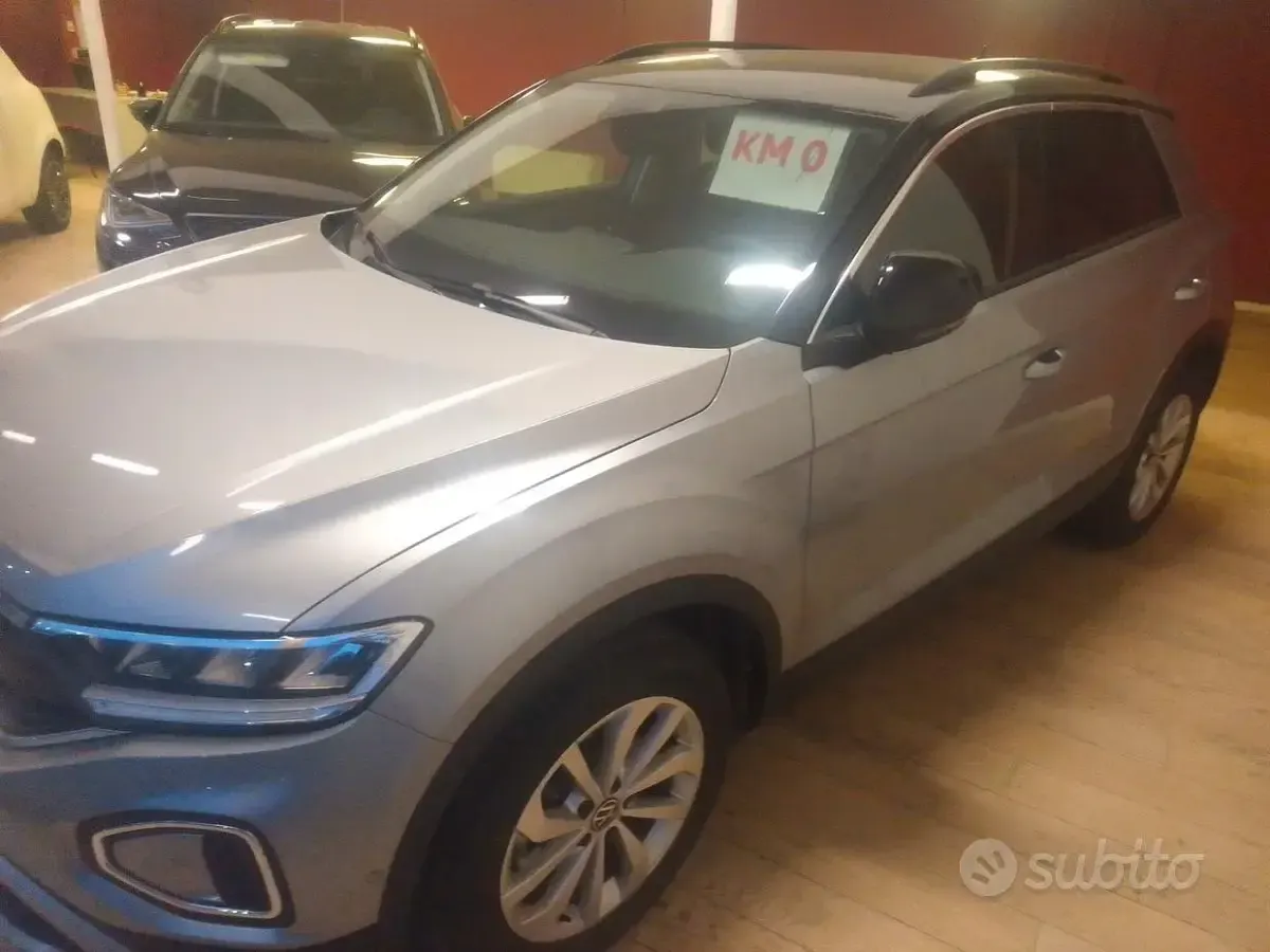 Nuova VW T-Roc Edition 150 CV (110 kW) 2026 Grigio SUV