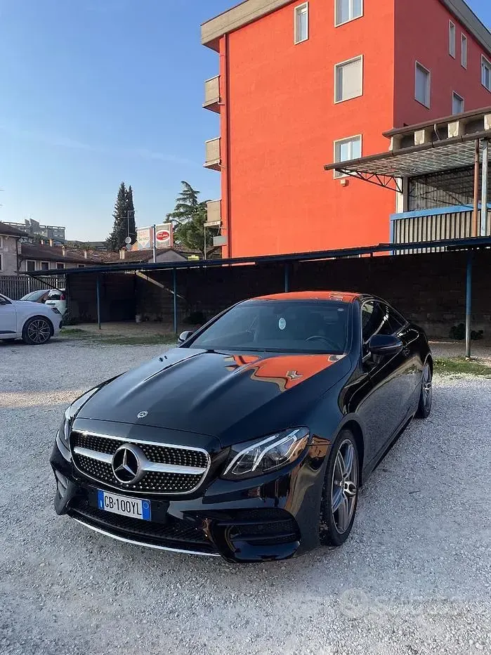 Usata Mercedes E220 Premium 194 CV (142 kW) 2019 Nero Coupé