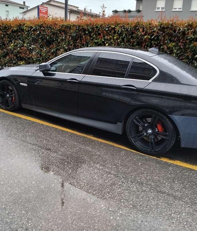Usata BMW 530 193 CV (141 kW) 2012 Nero Berlina