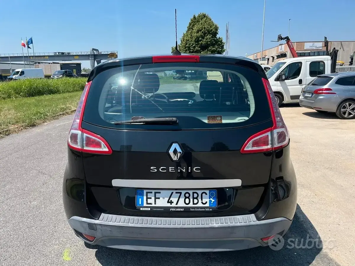 Usata Renault Scenic E-Tech Dynamique 131 CV (96 kW) 2010 Nero Monovolume