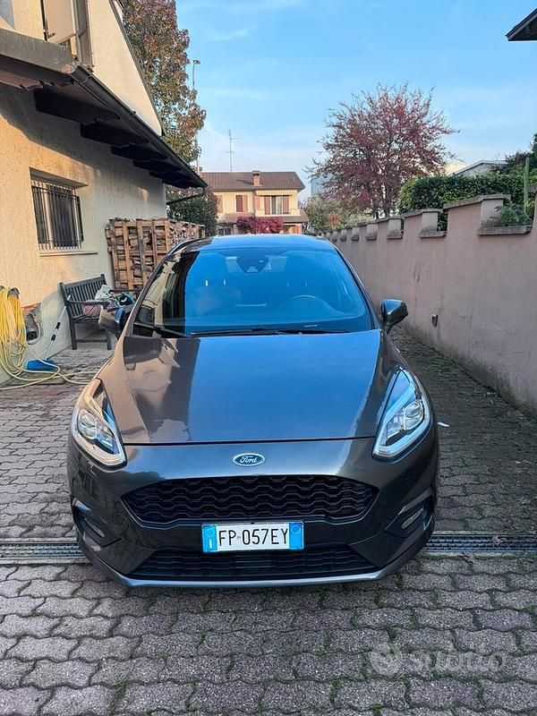 Usata Ford Fiesta ST-Line 86 CV (63 kW) 2018 Grigio Utilitaria