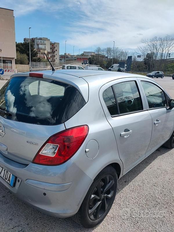 Usata Opel Corsa 75 CV (55 kW) 2009 Grigio Utilitaria