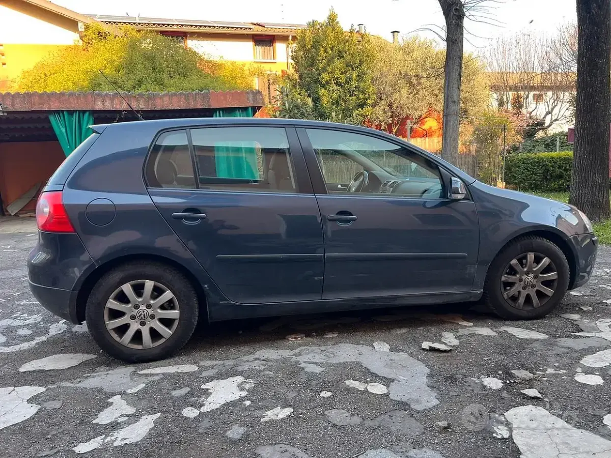 Usata VW Golf VI 102 CV (75 kW) 2008 Blu Utilitaria